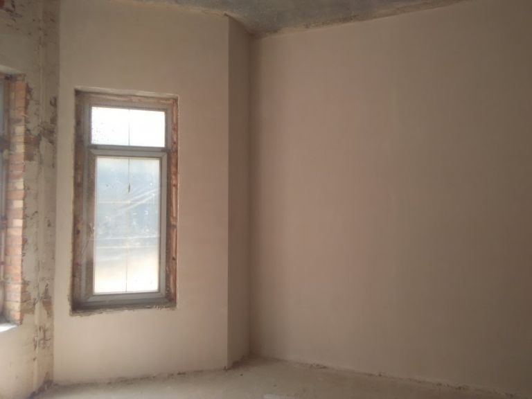 Машинна штукатурка – стіни готові під шпалери, фактурні фарби і декоративні штукатурки