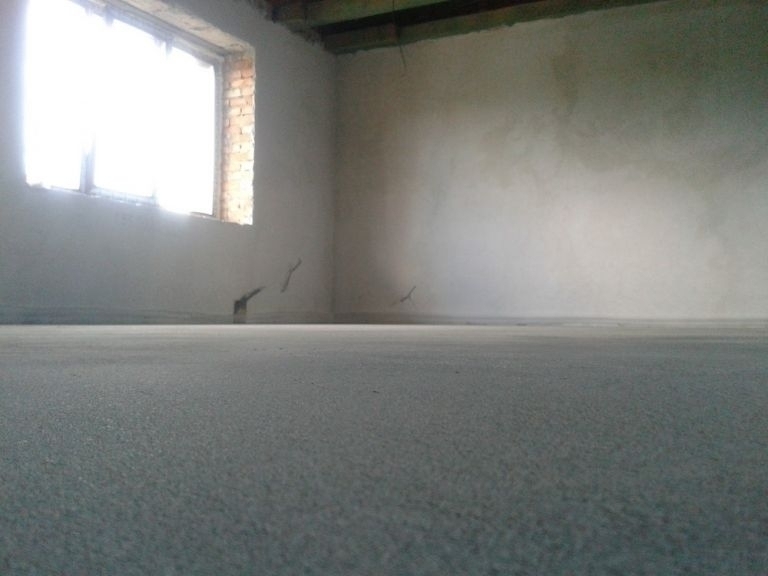 Влаштування напівсухої стяжки підлоги над теплими підлогами