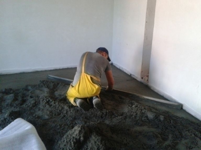 Процес влаштування стяжки підлоги