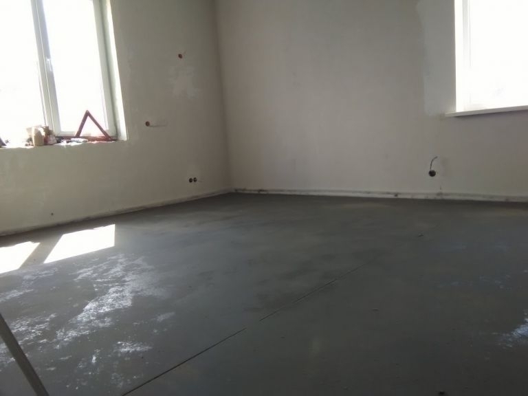 Деформаційний шов напівсухої стяжки підлоги