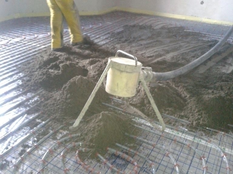 Подача розчину для стяжки