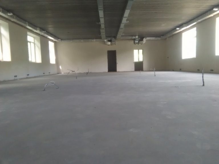 Машинна стяжка підлоги у офісному приміщенні