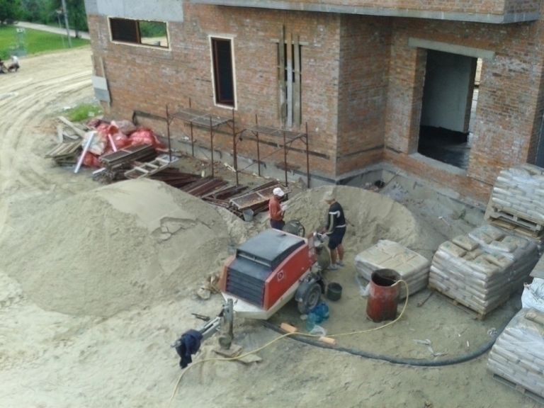 Механізована стяжка підлоги з використанням якісного матеріалу