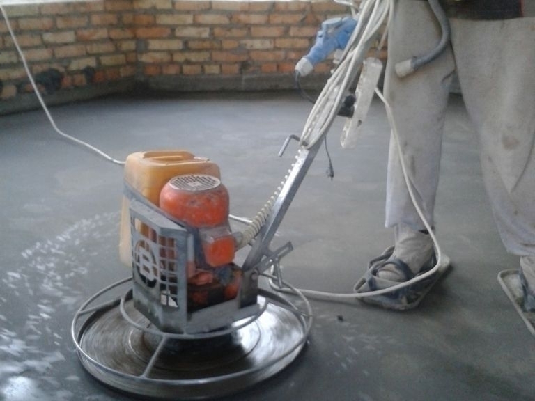 Шліфовка машинної стяжки підлоги