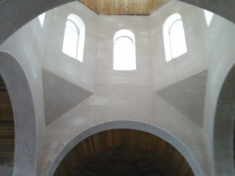 Машинна штукатурка арочних укосів