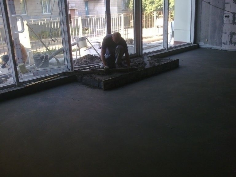 Напівсуха стяжка підлоги у різних площинах